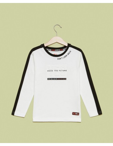 maglia bianca con contrasto nero