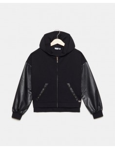 felpa con maniche ecopelle