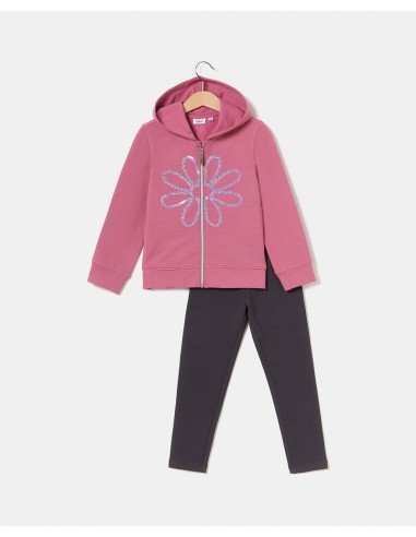 tuta con zip e cappuccio